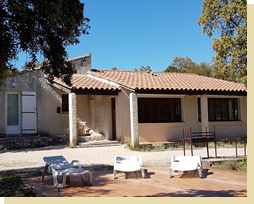les bains de soleil sur la terrasse de la Cardline