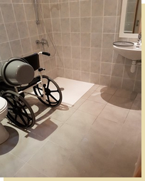 La sde avec le sige de douche