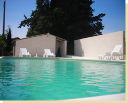 La Piscine de l'Ermas dos au Ventoux
